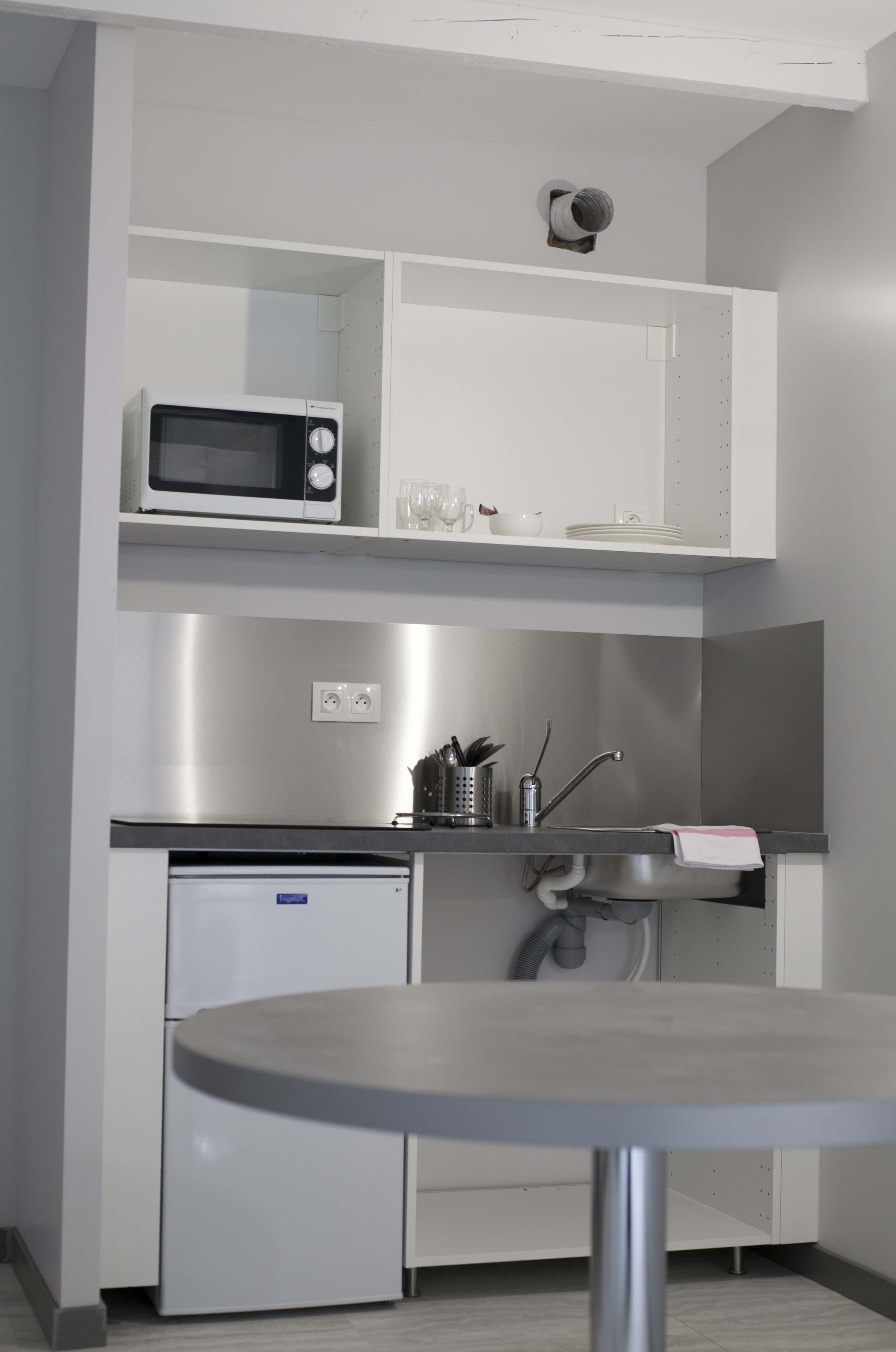 Coin cuisine d'un appart hôtel Smartappart à Caen