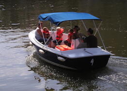 Caen : pilotez un bateau électrique avec « Les Pieds dans l'Orne »