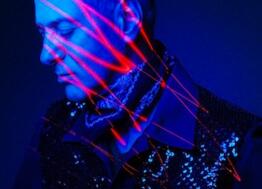 Du 31 octobre au 11 novembre 2018, Etienne Daho et Blixa Bargeld dynamitent la scène du festival Les IndisciplinéEs de Lorient.