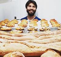 Dans le Calvados, Thomas Pasturel fait du pain bio dans son Fournil 1672 et renoue avec la noblesse d’un métier ancestral