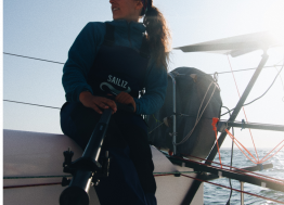 Solène Saclier lance le premier vêtement nautique conçu par et pour les navigatrices