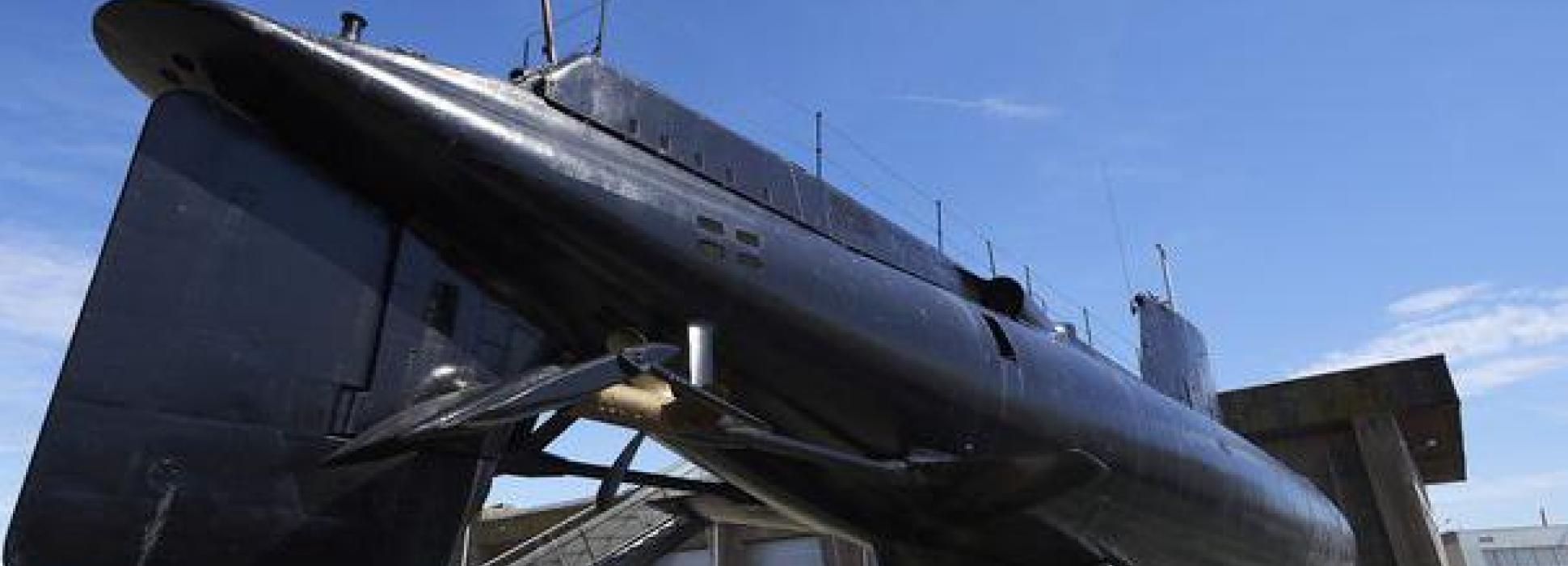 Tel un mousquetaire des mers,  le sous-marin Flore dévoile ses coulisses à Lorient.