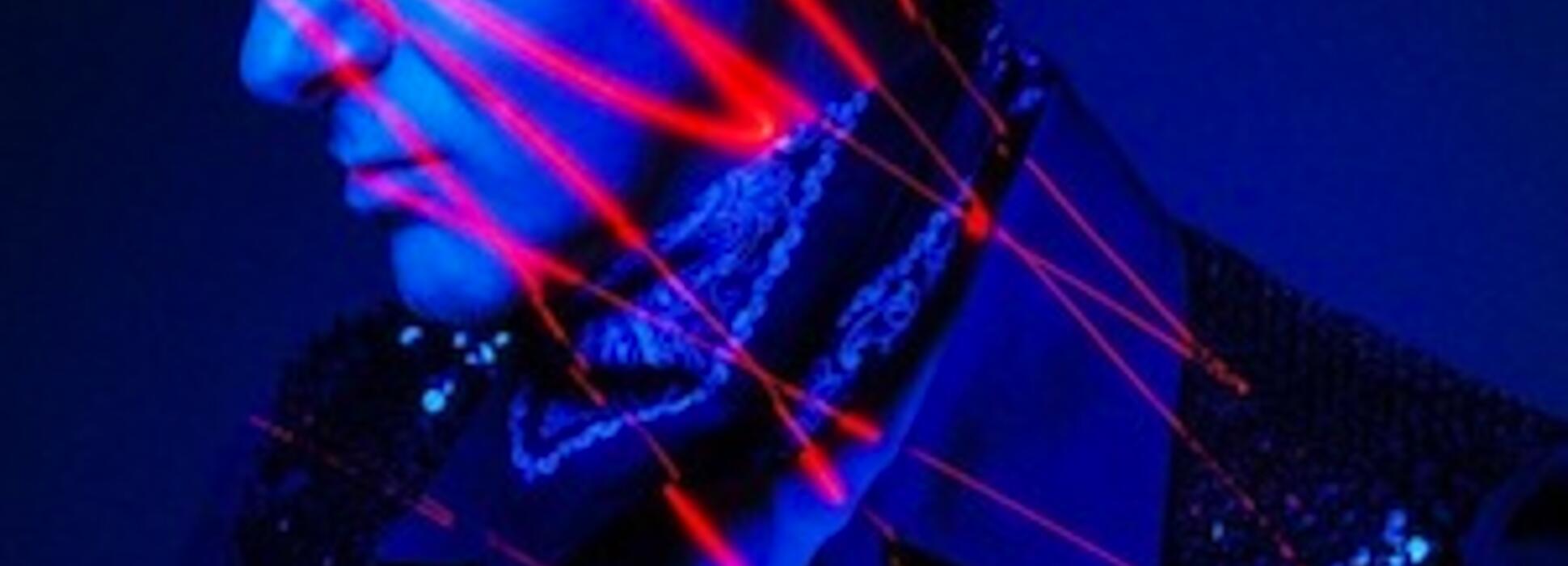 Du 31 octobre au 11 novembre 2018, Etienne Daho et Blixa Bargeld dynamitent la scène du festival Les IndisciplinéEs de Lorient.